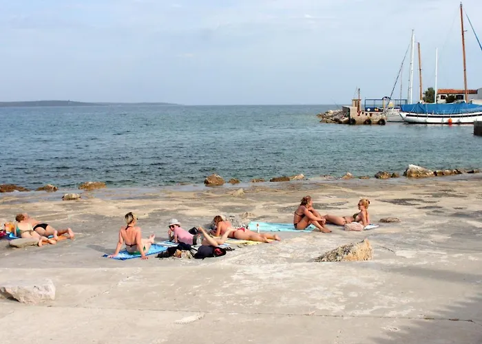 Casa vacanze Family Friendly House With A Parking Space Nerezine, Losinj - 17984