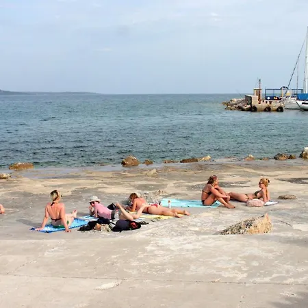 بيت للعطل Family Friendly House With A Parking Space Nerezine, Losinj - 17984