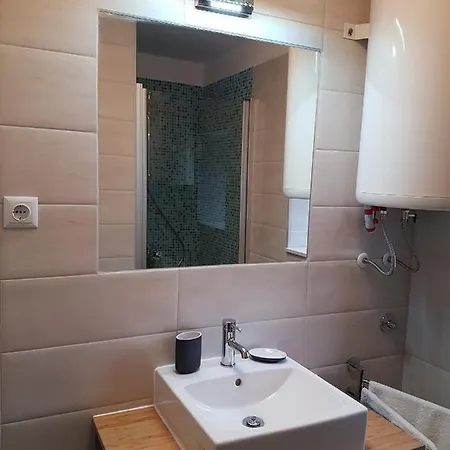 بيت للعطل Family Friendly House With A Parking Space Nerezine, Losinj - 17984