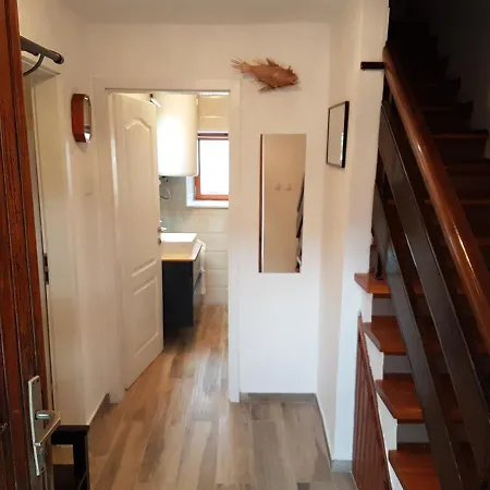 بيت للعطل Family Friendly House With A Parking Space Nerezine, Losinj - 17984