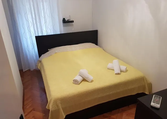 Family Friendly House With A Parking Space Nerezine, Losinj - 17984